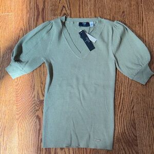 T Tahari puff sleeve v neck short sleeve sweater